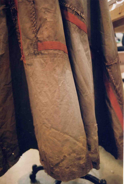Cape Hem (Crop) ~ The Chronicles of Riddick, Feature 2004